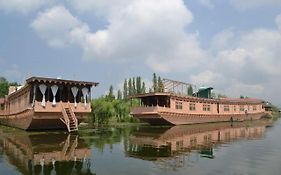 Wangnoo Heritage Houseboats